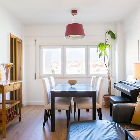 Apartamento central e confortável junto ao bairro da Graça Lisbona Esterno foto