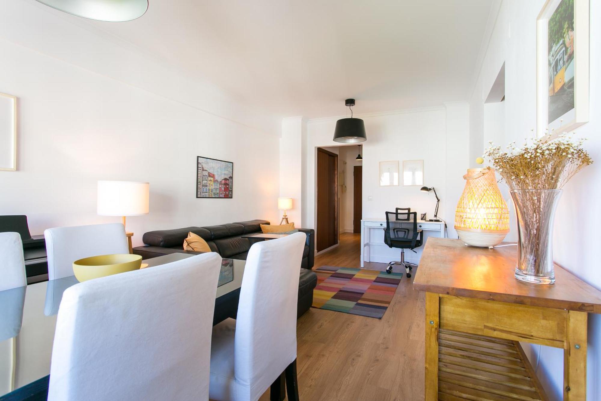 Apartamento central e confortável junto ao bairro da Graça Lisbona Esterno foto