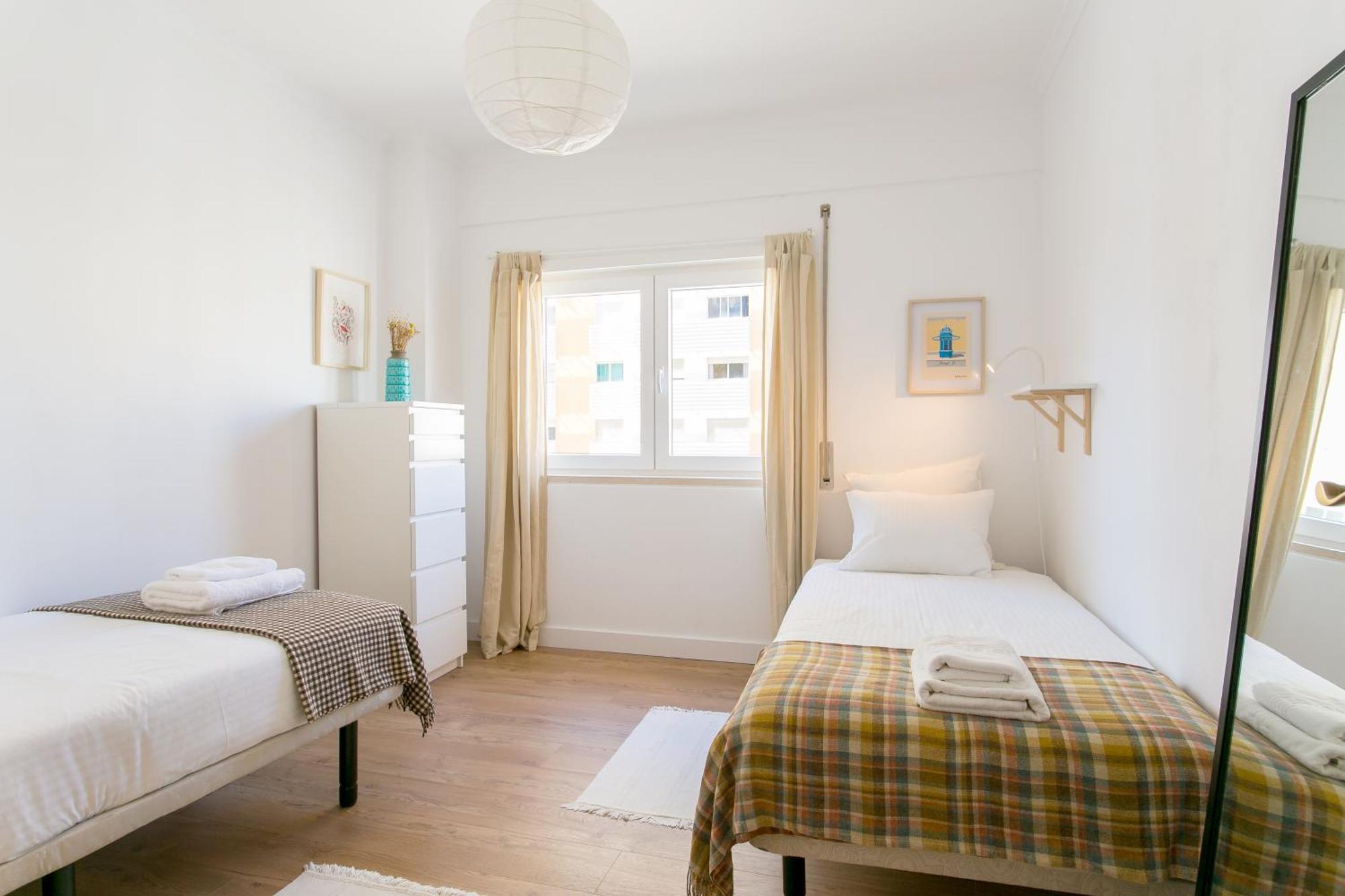 Apartamento central e confortável junto ao bairro da Graça Lisbona Esterno foto