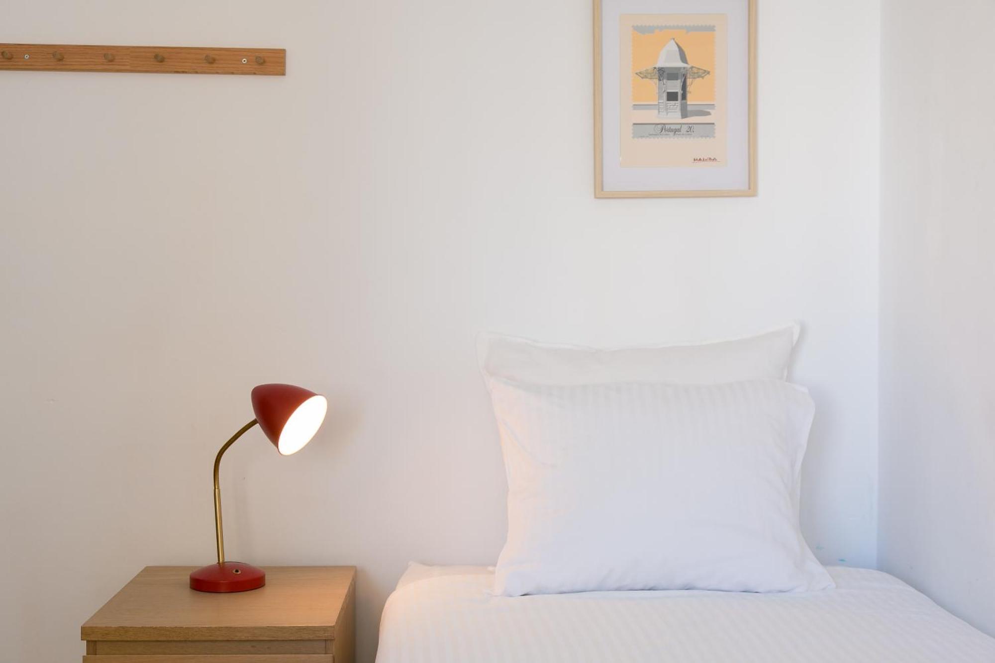 Apartamento central e confortável junto ao bairro da Graça Lisbona Esterno foto