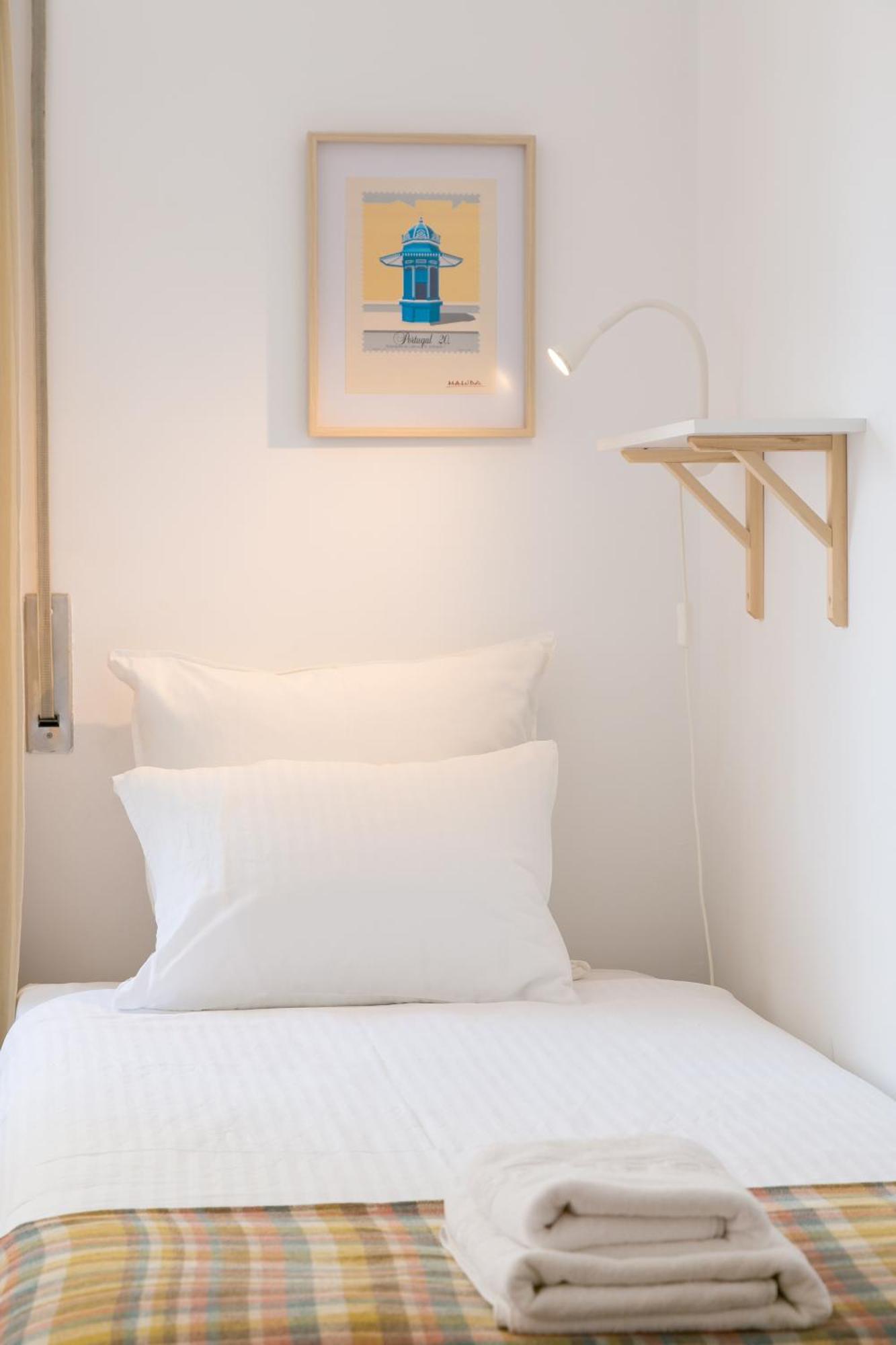 Apartamento central e confortável junto ao bairro da Graça Lisbona Esterno foto
