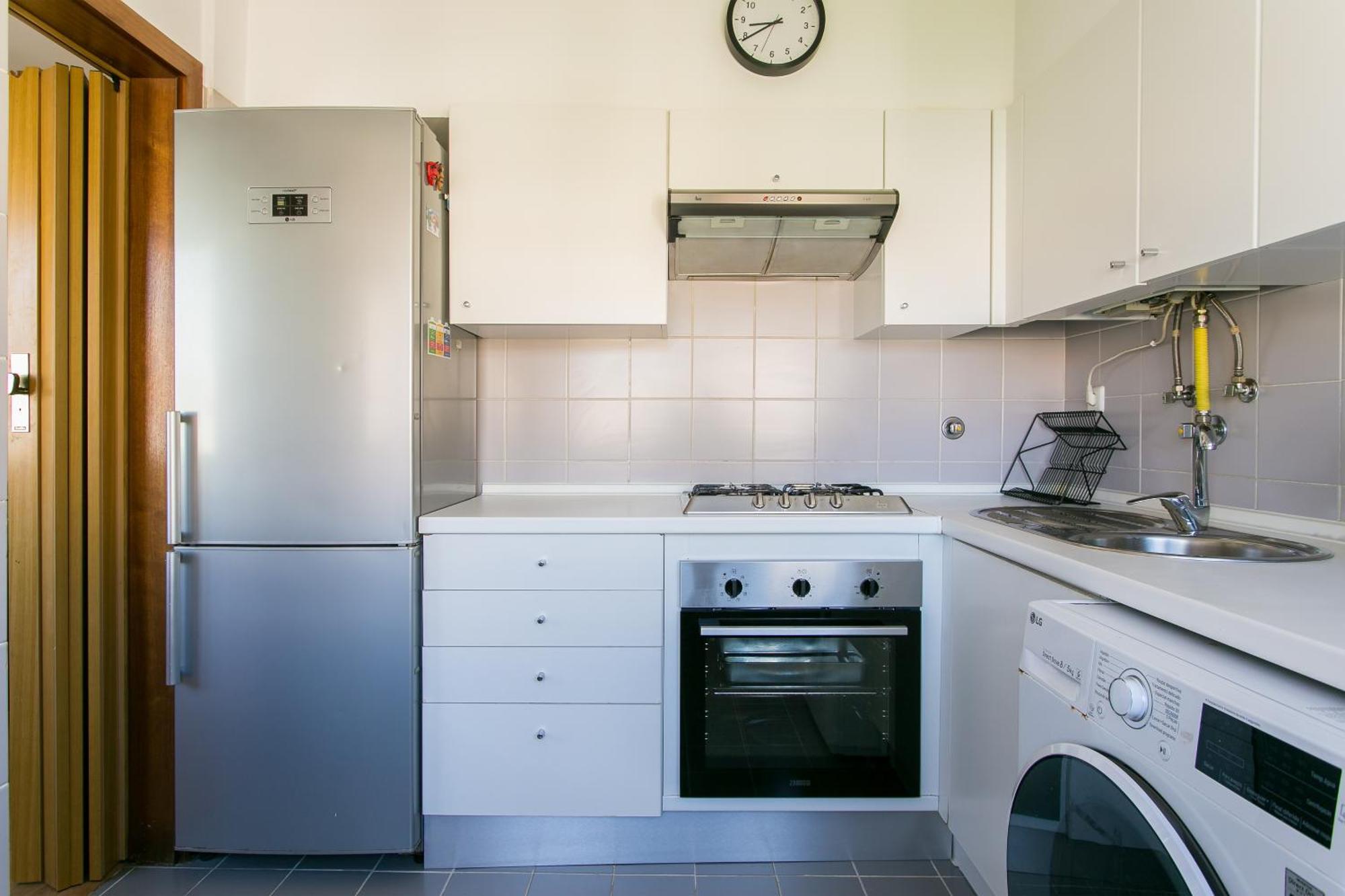 Apartamento central e confortável junto ao bairro da Graça Lisbona Esterno foto