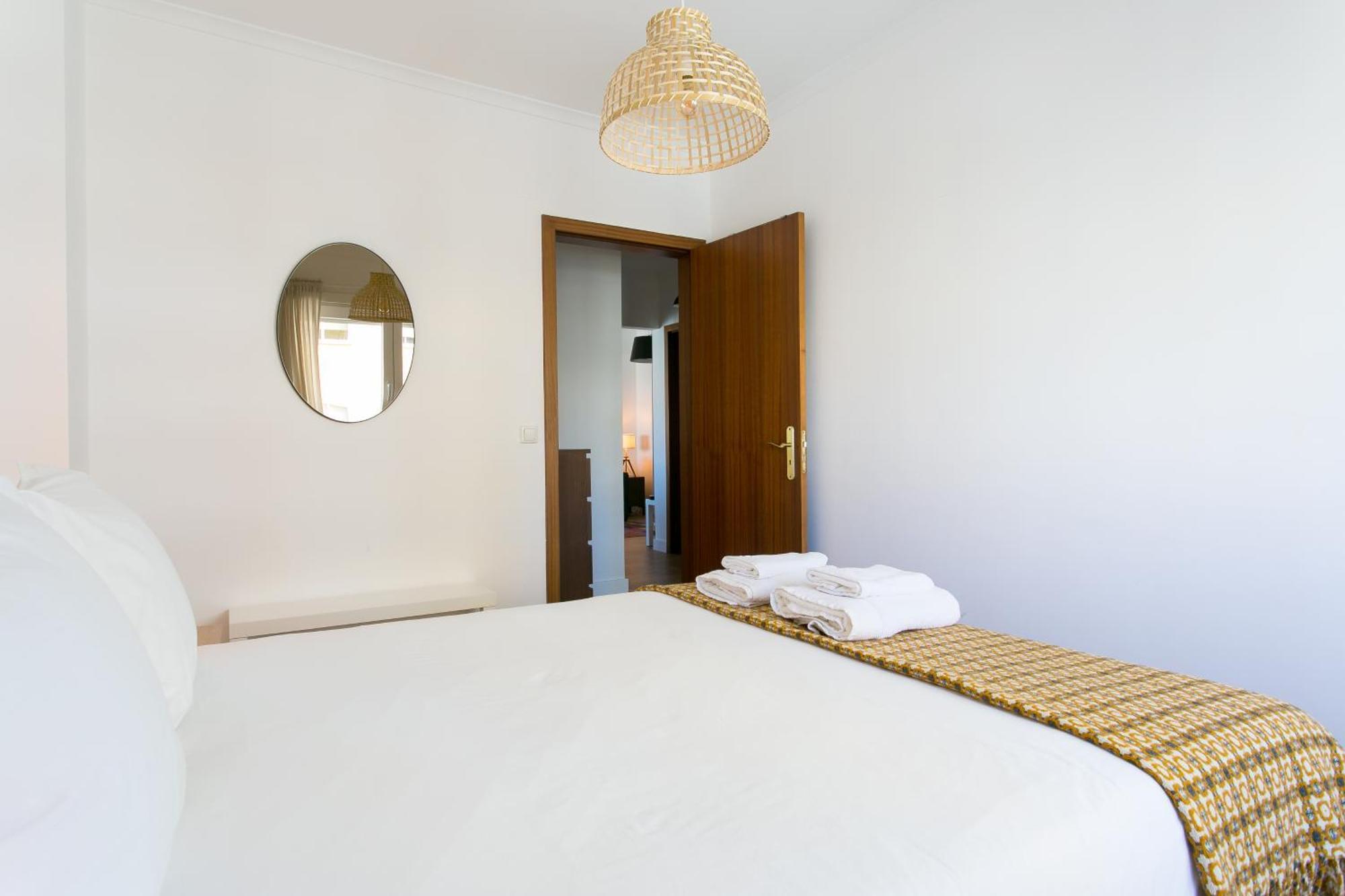 Apartamento central e confortável junto ao bairro da Graça Lisbona Esterno foto