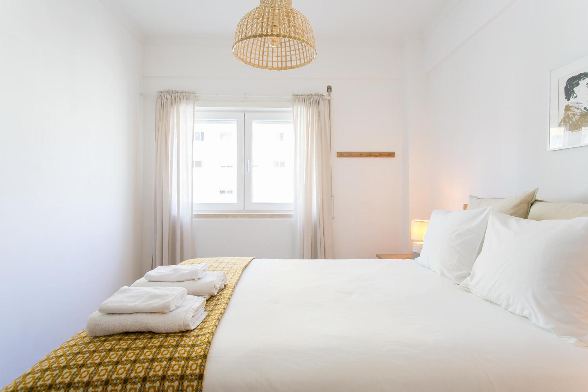 Apartamento central e confortável junto ao bairro da Graça Lisbona Esterno foto